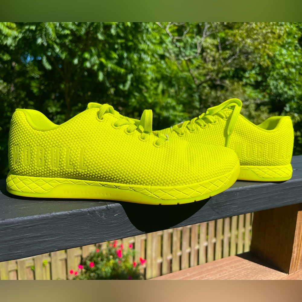 NEON LIME TRAINER 8.5 W / 7 M 💛 Like New 💛 Original Box / Sold out on website